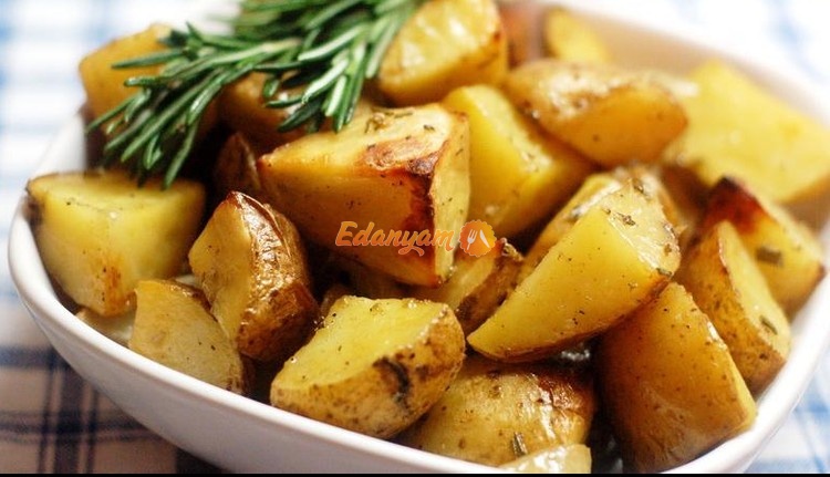 запеченная курица с розмарином и картофелем
запеченная курица с розмарином и картофелем